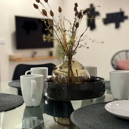 Modern Charm In Barrio Apartamento
